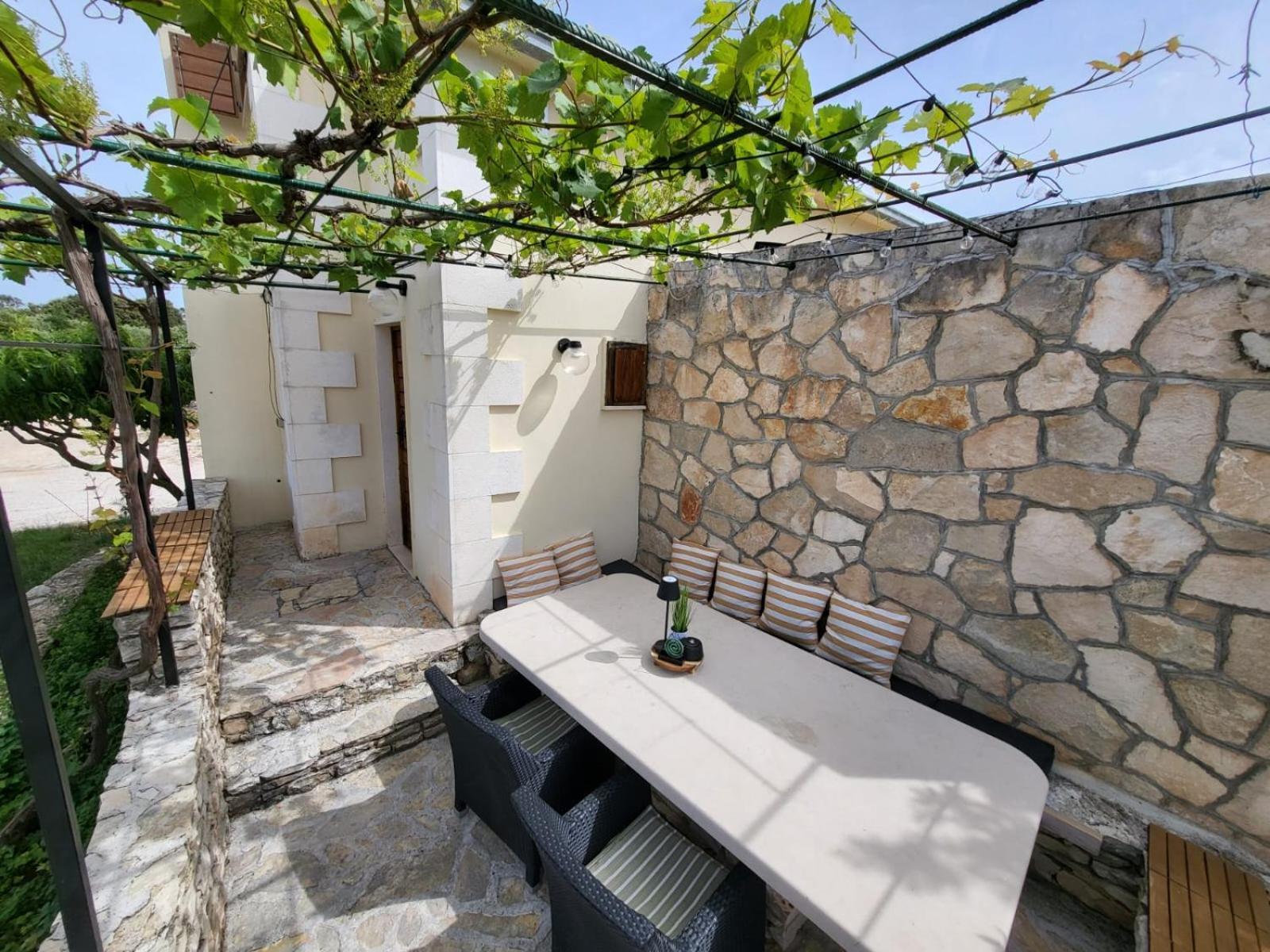 Villa Robinson Crusoe Style House "Maslina" Škrip Exterior foto
